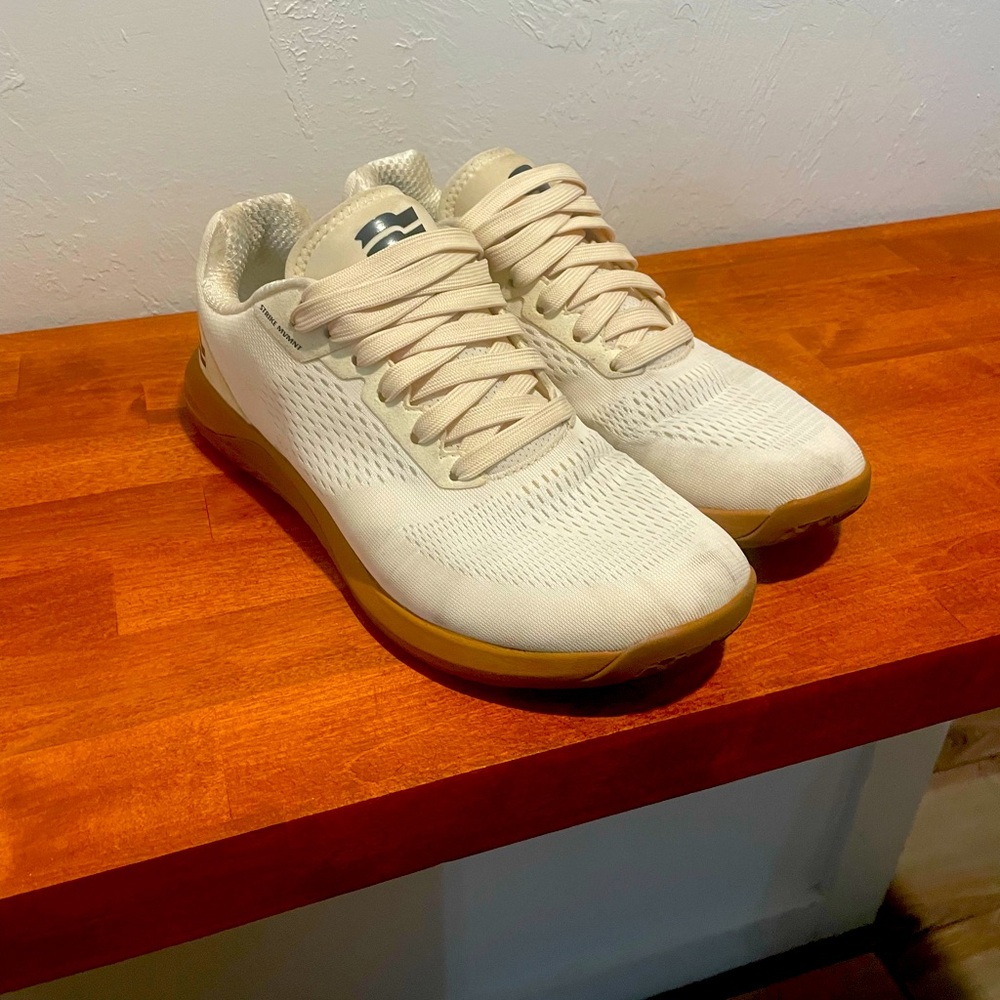 Strike mvmnt haze trainer.